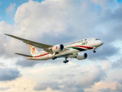 How to Commercial Passenger Aircraft Compare: Boeing vs Airbus