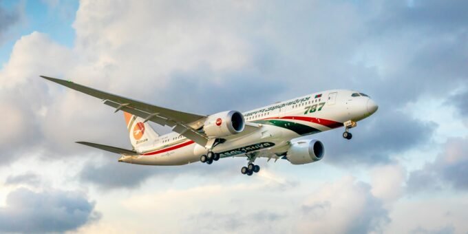 How to Commercial Passenger Aircraft Compare: Boeing vs Airbus